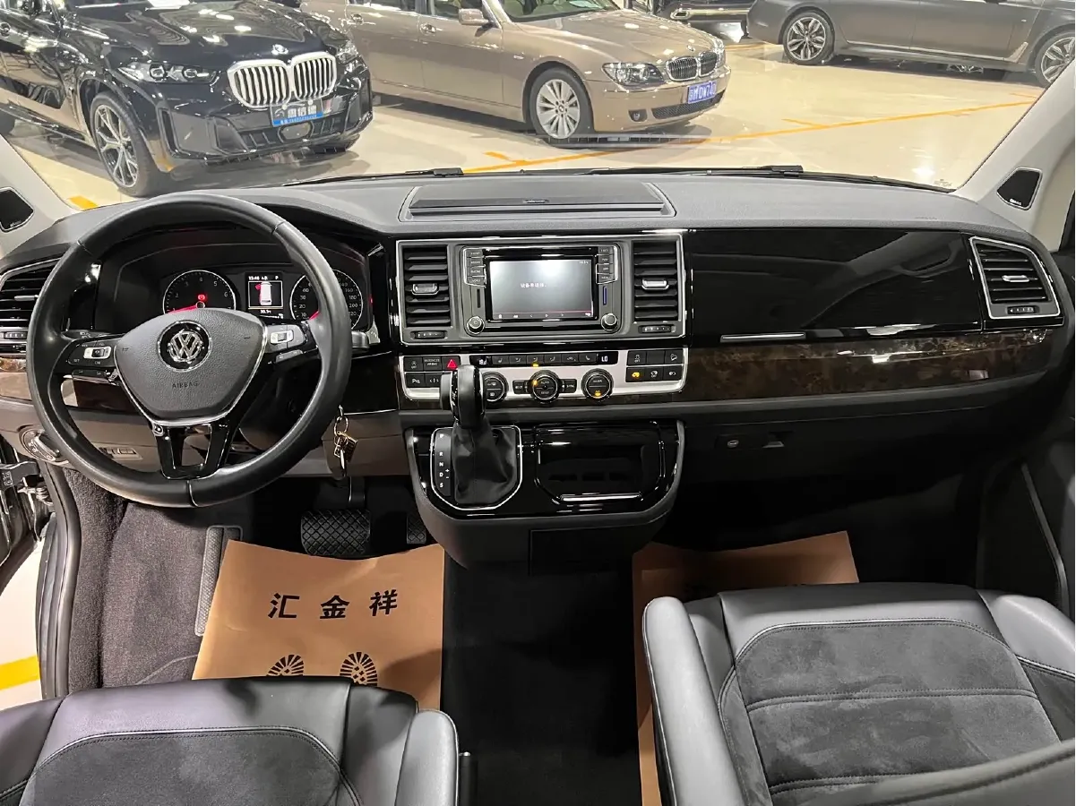 2019 Volkswagen Multivan 2.0T 204HP L4 7DCT,autocango,china used car exporter,china ev exporter,chinese used car exporter,chinese used ev exporter
