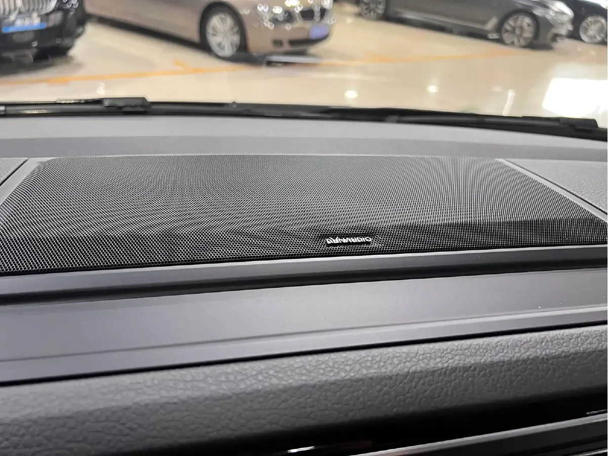 2019 Volkswagen Multivan 2.0T 204HP L4 7DCT,autocango,china used car exporter,china ev exporter,chinese used car exporter,chinese used ev exporter