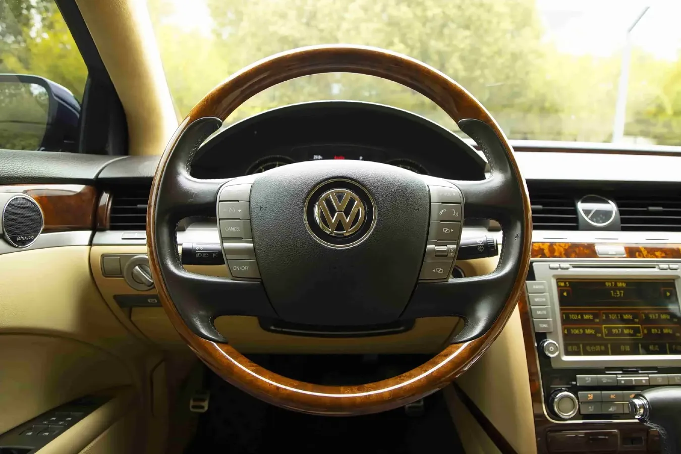 2012 Volkswagen Pheaton 3.0L 250HP V6 6AT,autocango,china used car exporter,china ev exporter,chinese used car exporter,chinese used ev exporter