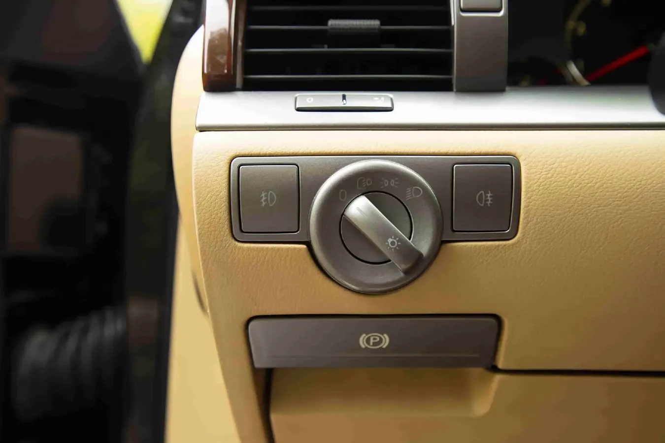 2012 Volkswagen Pheaton 3.0L 250HP V6 6AT,autocango,china used car exporter,china ev exporter,chinese used car exporter,chinese used ev exporter