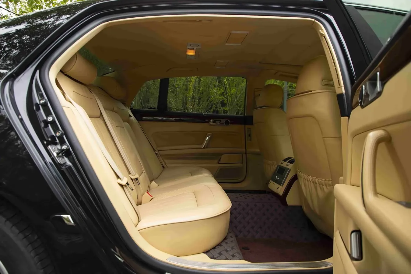 2012 Volkswagen Pheaton 3.0L 250HP V6 6AT,autocango,china used car exporter,china ev exporter,chinese used car exporter,chinese used ev exporter