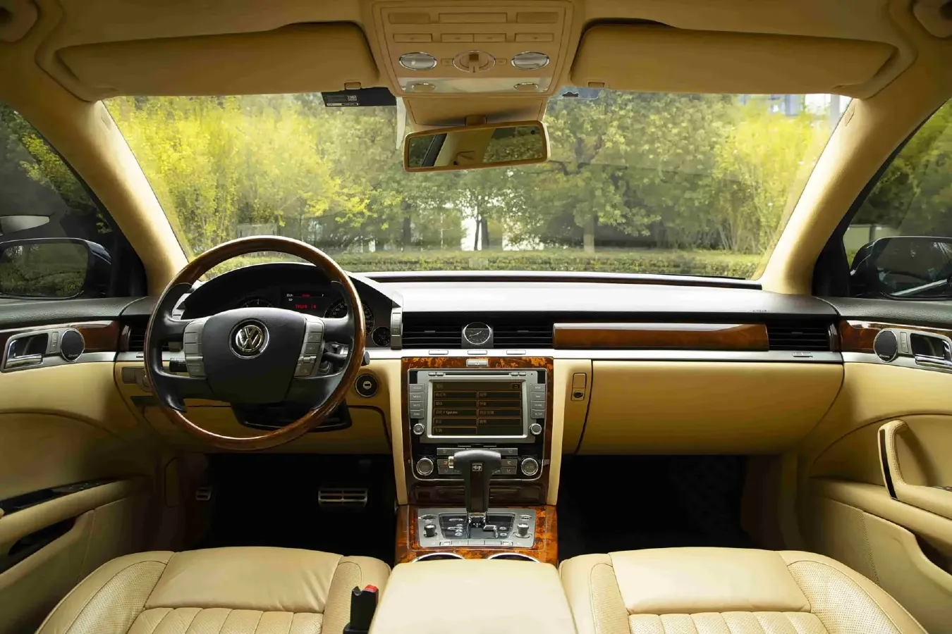 2012 Volkswagen Pheaton 3.0L 250HP V6 6AT,autocango,china used car exporter,china ev exporter,chinese used car exporter,chinese used ev exporter