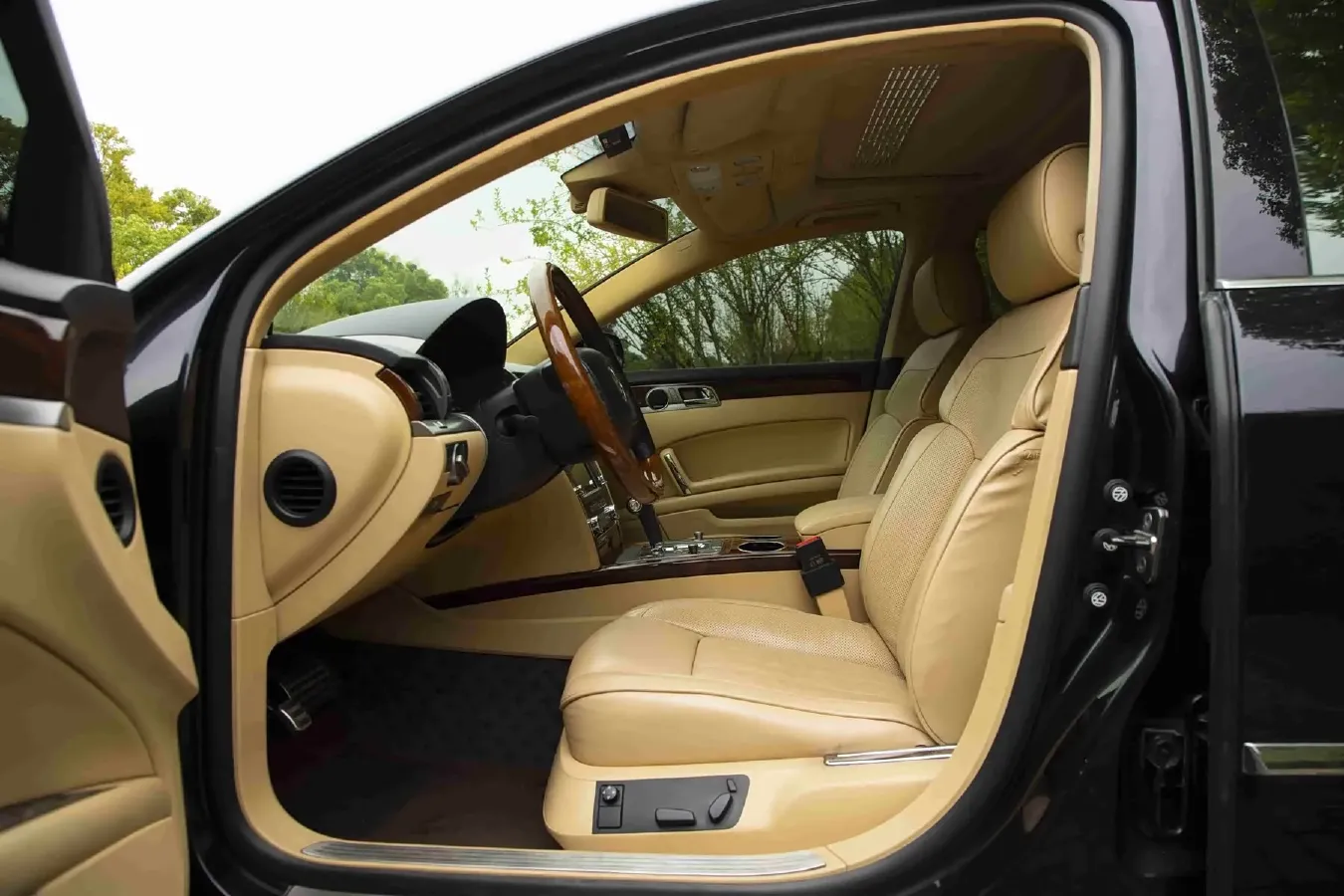 2012 Volkswagen Pheaton 3.0L 250HP V6 6AT,autocango,china used car exporter,china ev exporter,chinese used car exporter,chinese used ev exporter