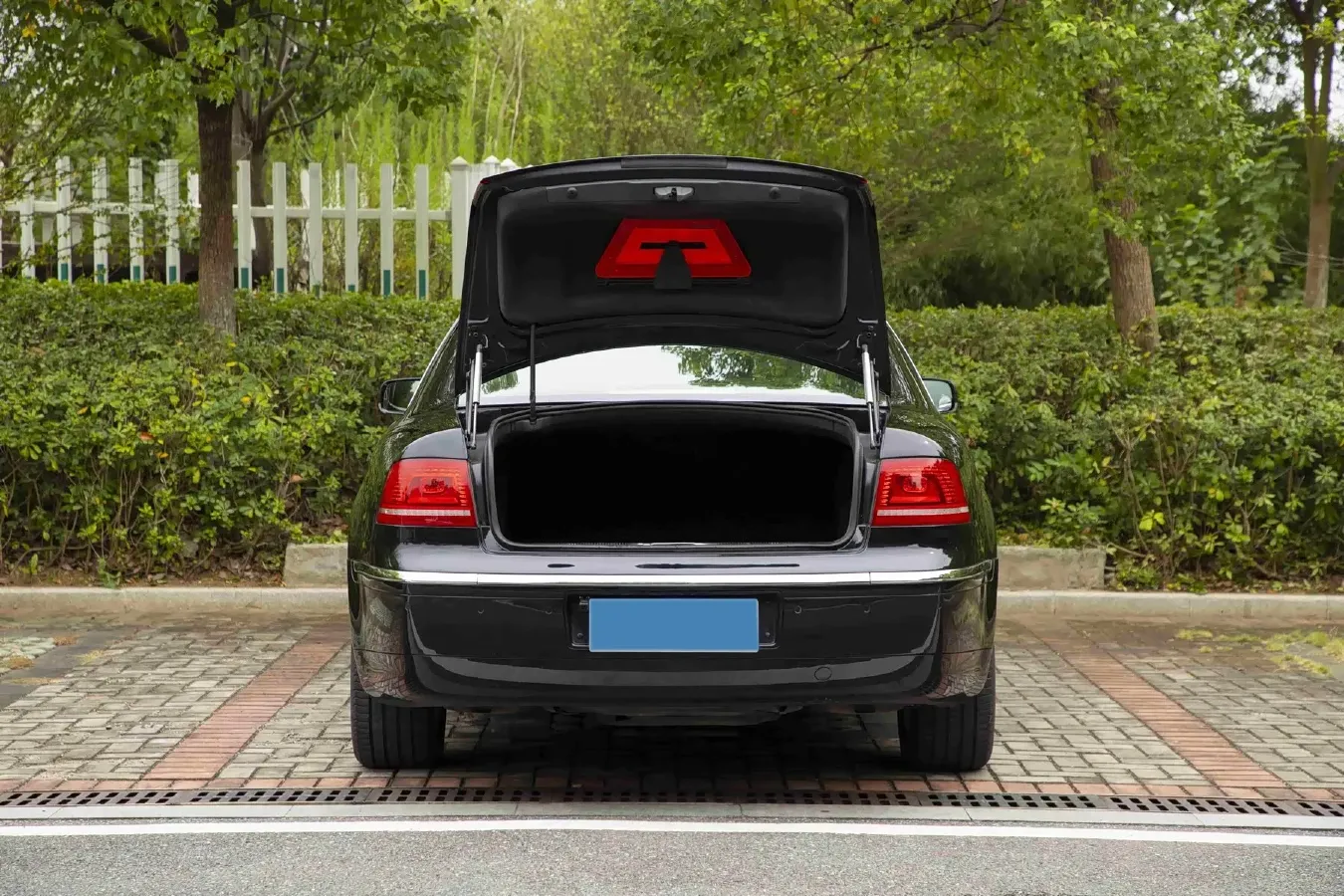 2012 Volkswagen Pheaton 3.0L 250HP V6 6AT,autocango,china used car exporter,china ev exporter,chinese used car exporter,chinese used ev exporter