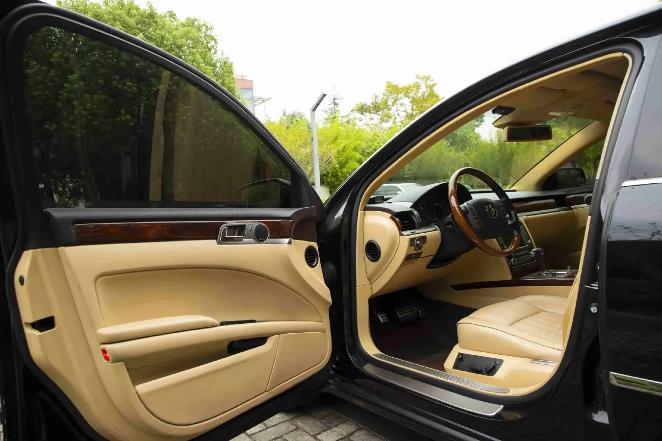 2012 Volkswagen Pheaton 3.0L 250HP V6 6AT,autocango,china used car exporter,china ev exporter,chinese used car exporter,chinese used ev exporter