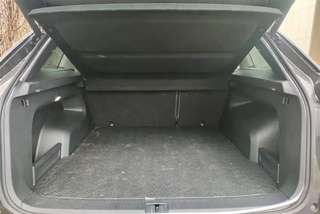 2023 Volkswagen Tavendor 2.0T 220HP L4 7DCT,autocango,china used car exporter,china ev exporter,chinese used car exporter,chinese used ev exporter