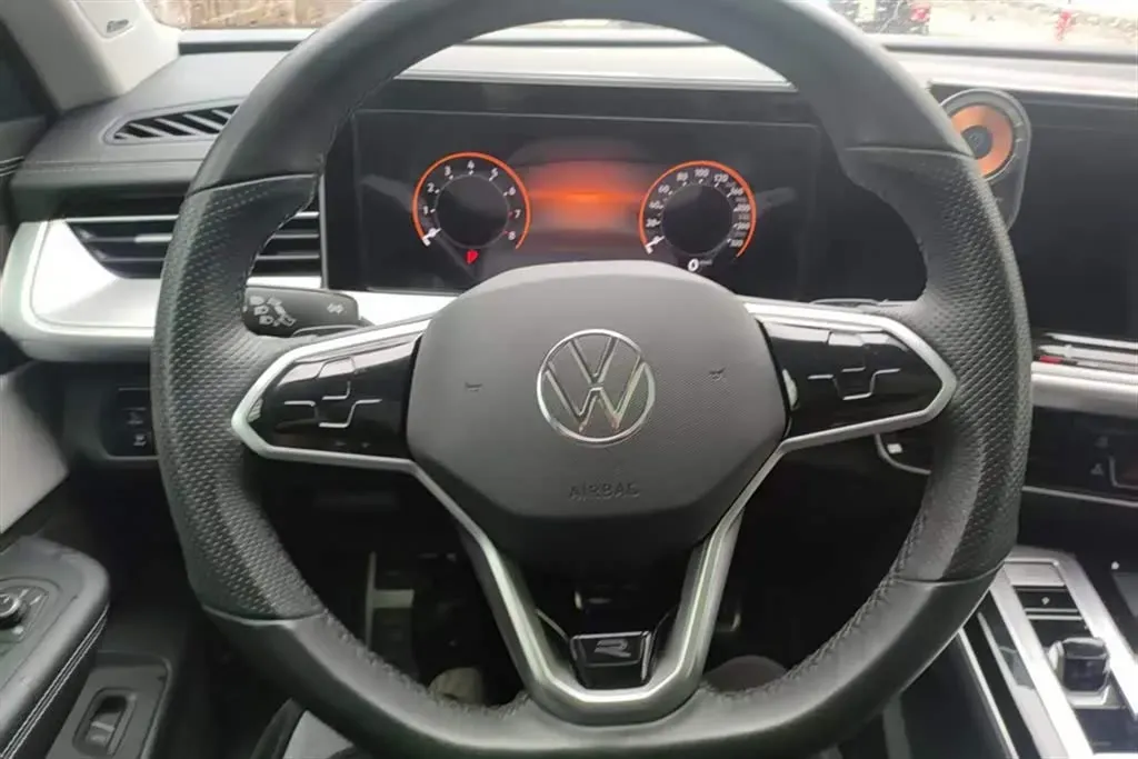 2023 Volkswagen Tavendor 2.0T 220HP L4 7DCT,autocango,china used car exporter,china ev exporter,chinese used car exporter,chinese used ev exporter