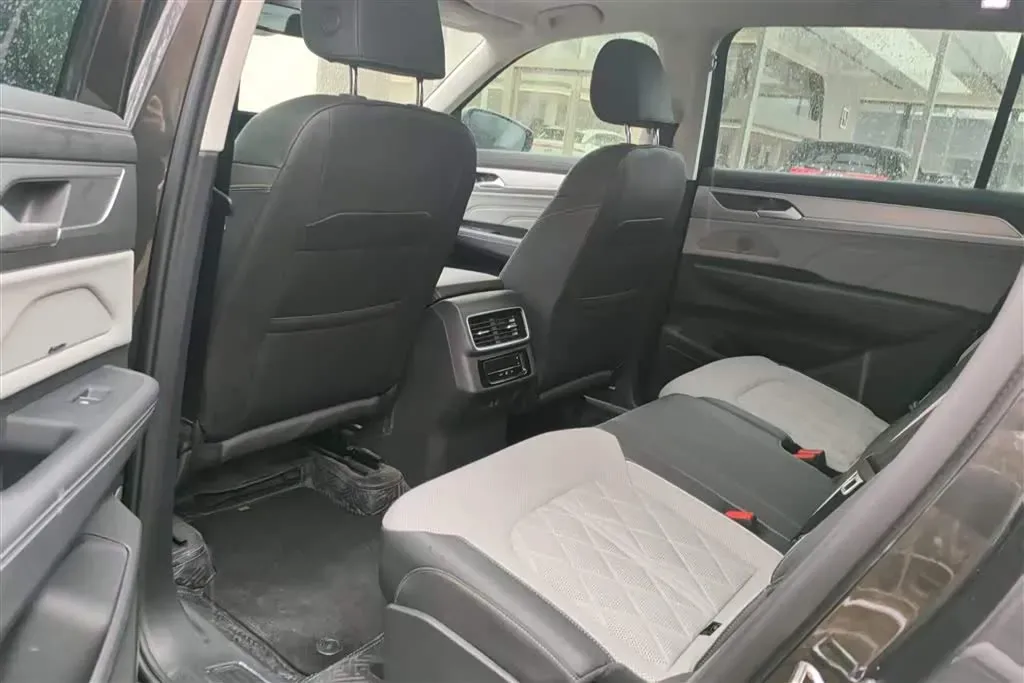 2023 Volkswagen Tavendor 2.0T 220HP L4 7DCT,autocango,china used car exporter,china ev exporter,chinese used car exporter,chinese used ev exporter