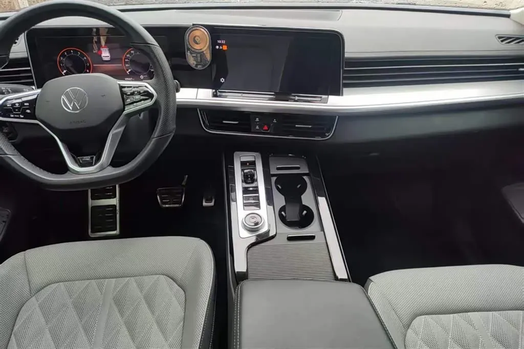 2023 Volkswagen Tavendor 2.0T 220HP L4 7DCT,autocango,china used car exporter,china ev exporter,chinese used car exporter,chinese used ev exporter