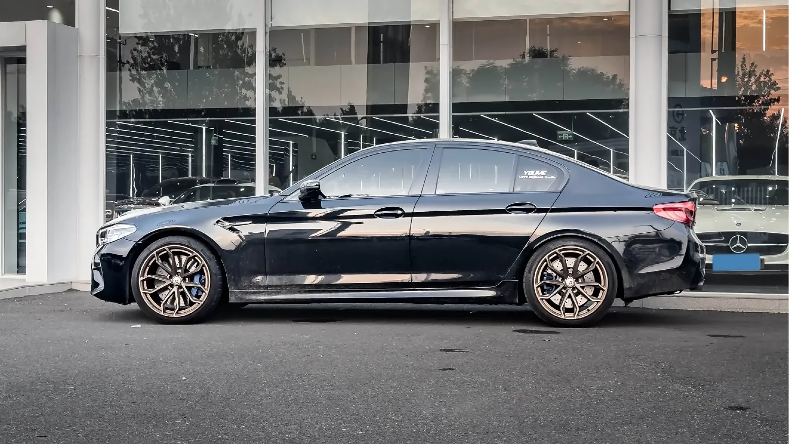 2018 BMW M5 4.4T 600HP V8 8AT,autocango,china used car exporter,china ev exporter,chinese used car exporter,chinese used ev exporter