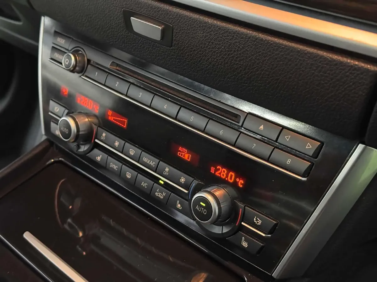 2014 BMW 5 Series GT 2.0T 245HP L4 8AT,autocango,china used car exporter,china ev exporter,chinese used car exporter,chinese used ev exporter