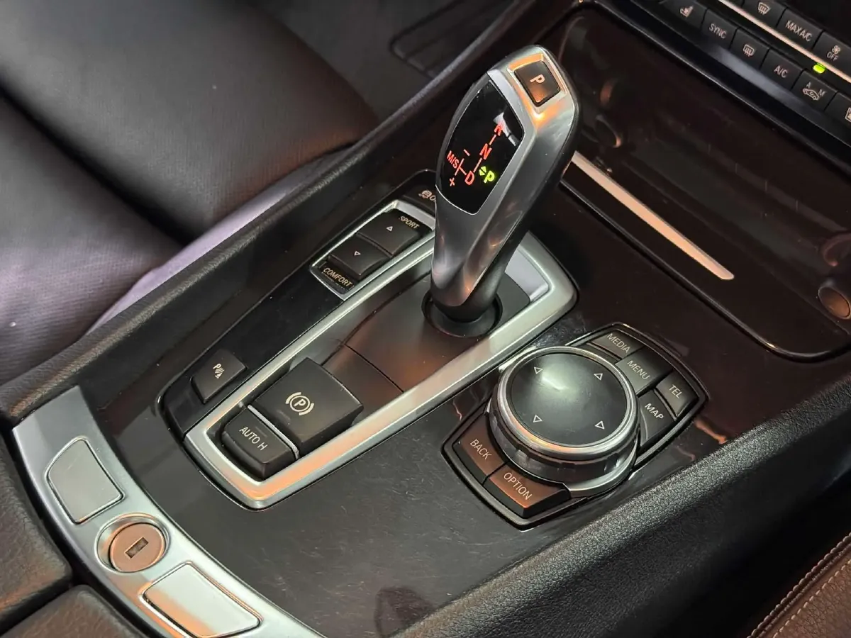 2014 BMW 5 Series GT 2.0T 245HP L4 8AT,autocango,china used car exporter,china ev exporter,chinese used car exporter,chinese used ev exporter