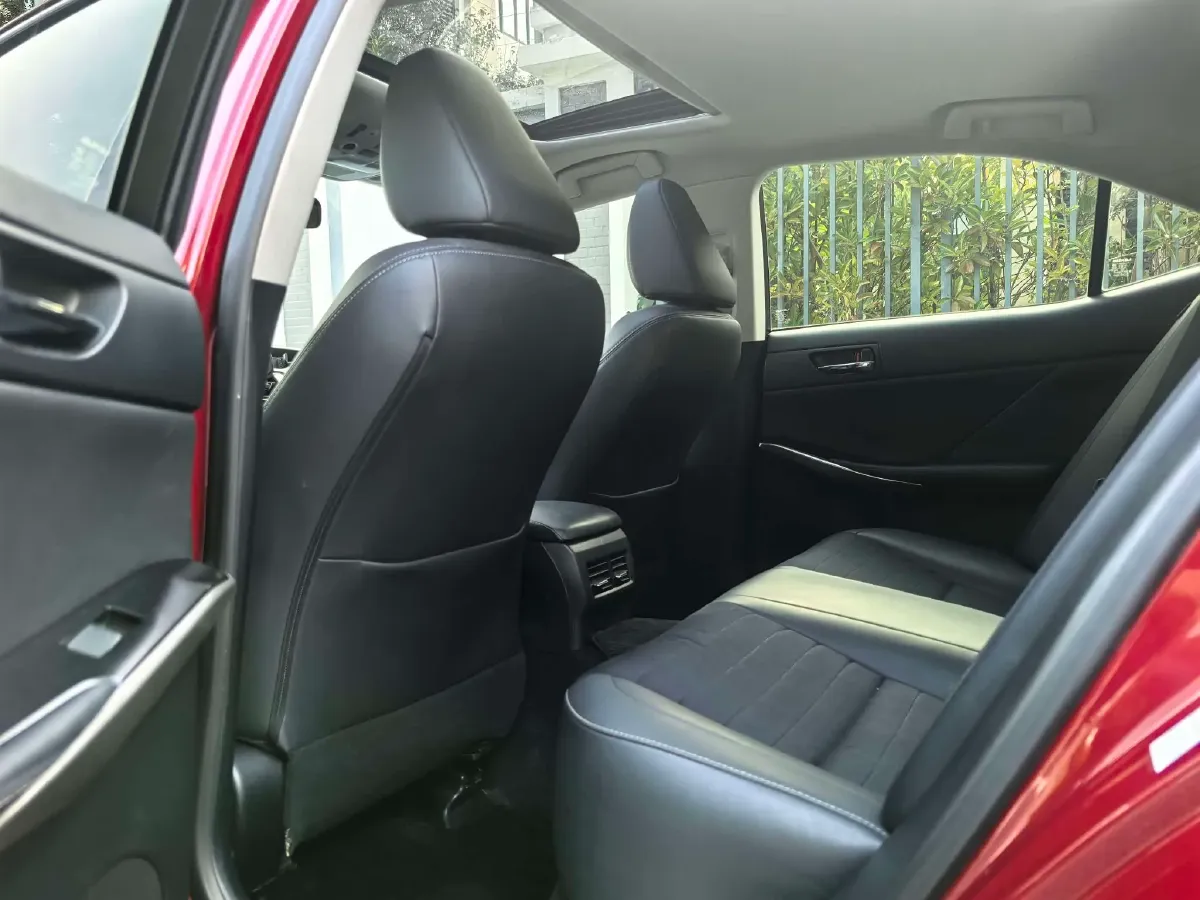 2013 Lexus IS 2.5L 208HP V6 6AT,autocango,china used car exporter,china ev exporter,chinese used car exporter,chinese used ev exporter