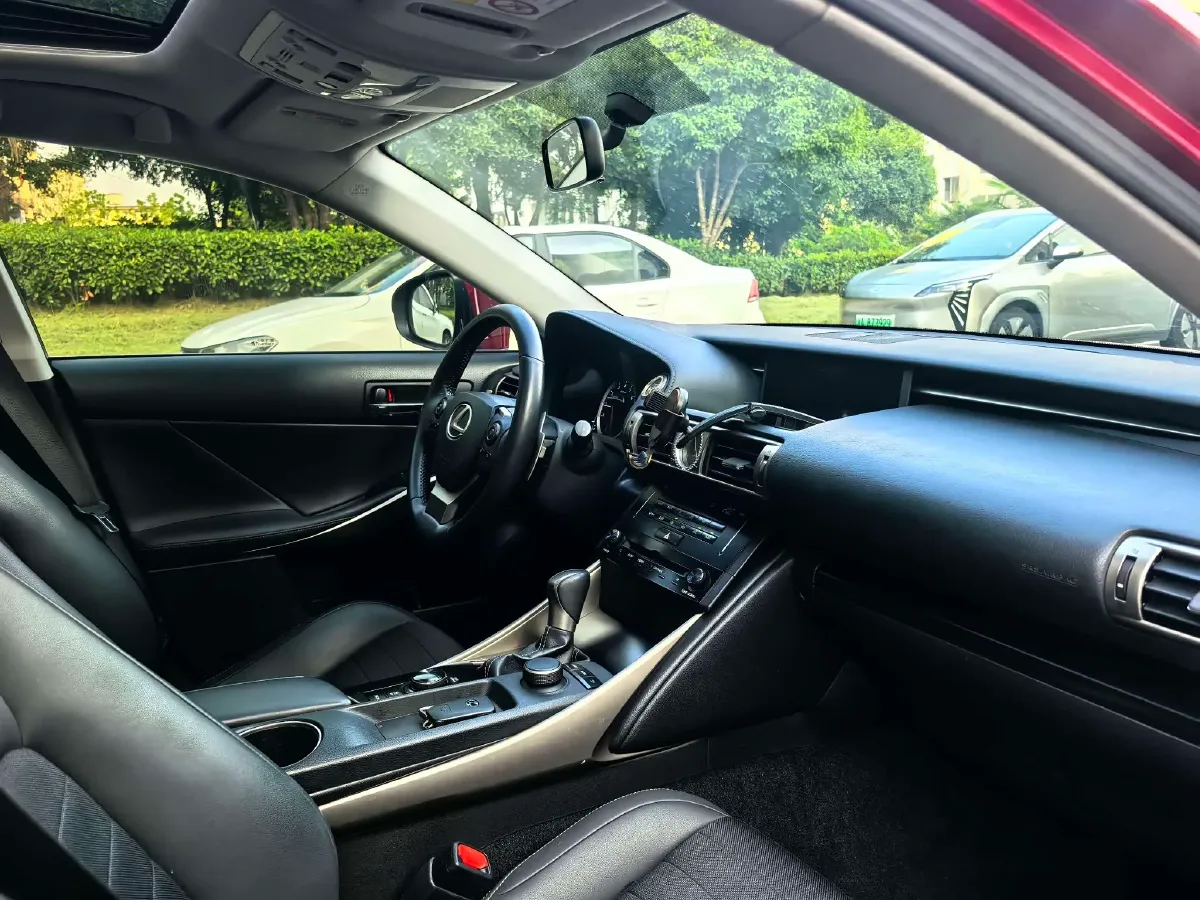 2013 Lexus IS 2.5L 208HP V6 6AT,autocango,china used car exporter,china ev exporter,chinese used car exporter,chinese used ev exporter
