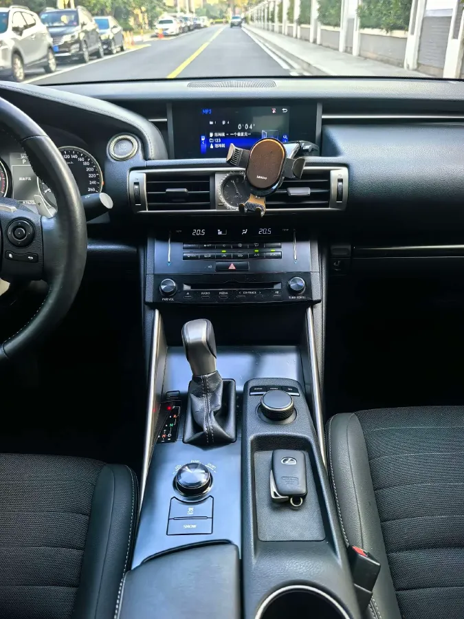 2013 Lexus IS 2.5L 208HP V6 6AT,autocango,china used car exporter,china ev exporter,chinese used car exporter,chinese used ev exporter