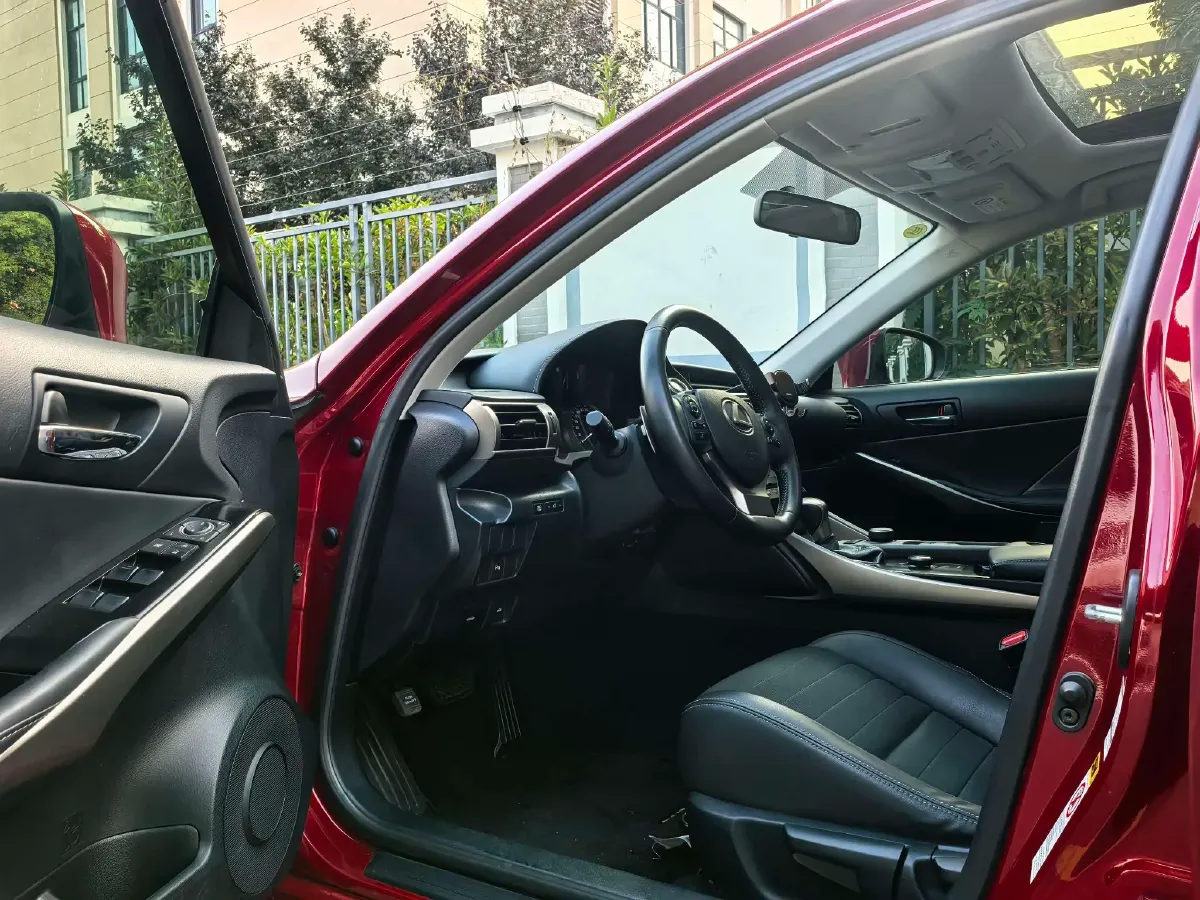 2013 Lexus IS 2.5L 208HP V6 6AT,autocango,china used car exporter,china ev exporter,chinese used car exporter,chinese used ev exporter