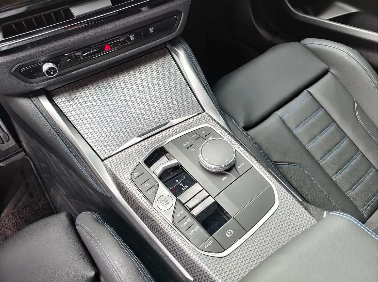 2024 BMW 3.0T 333HP L6 8AT,autocango,china used car exporter,china ev exporter,chinese used car exporter,chinese used ev exporter