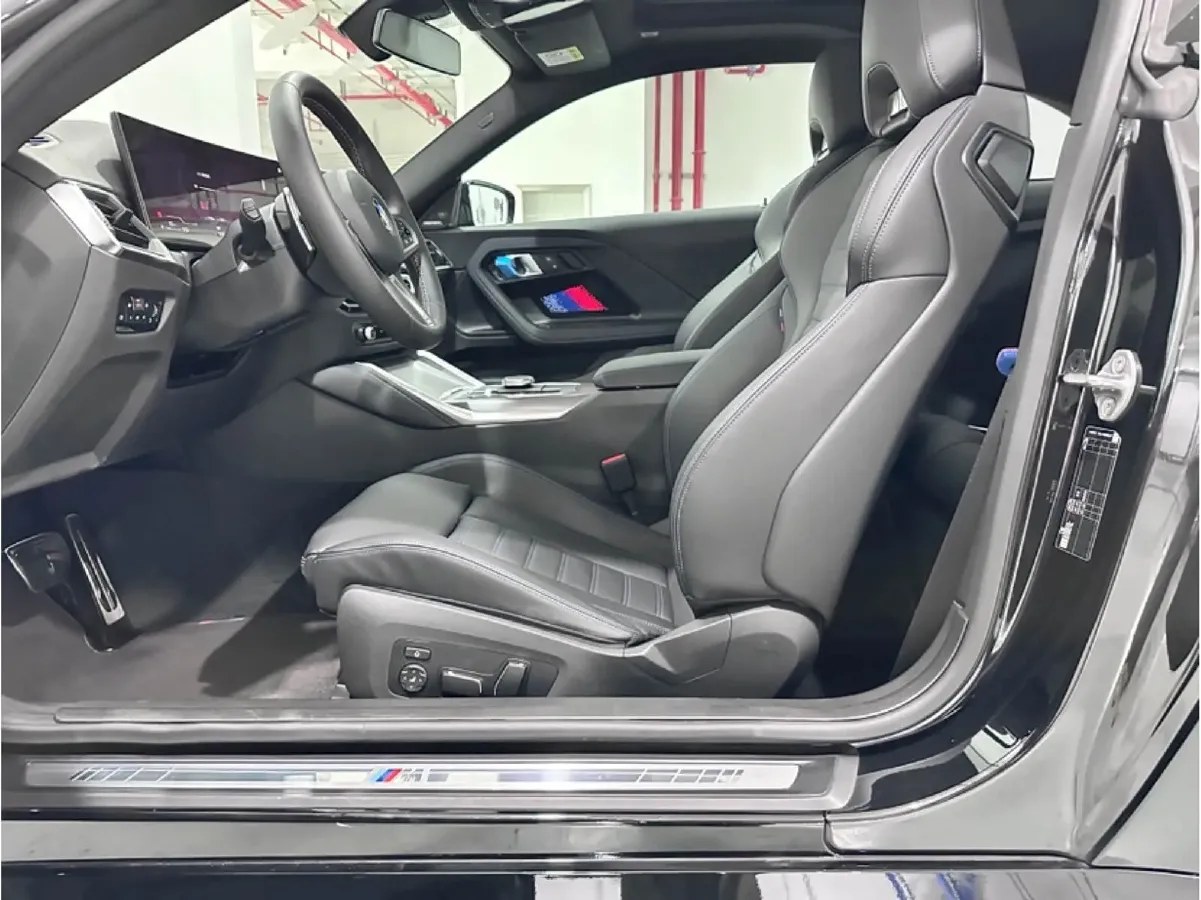 2023 BMW 3.0T 333HP L6 8AT,autocango,china used car exporter,china ev exporter,chinese used car exporter,chinese used ev exporter