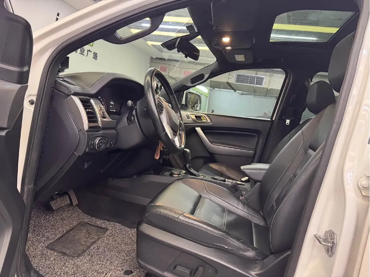 2017 Ford Everest 2.0T 245HP L4 6AT,autocango,china used car exporter,china ev exporter,chinese used car exporter,chinese used ev exporter