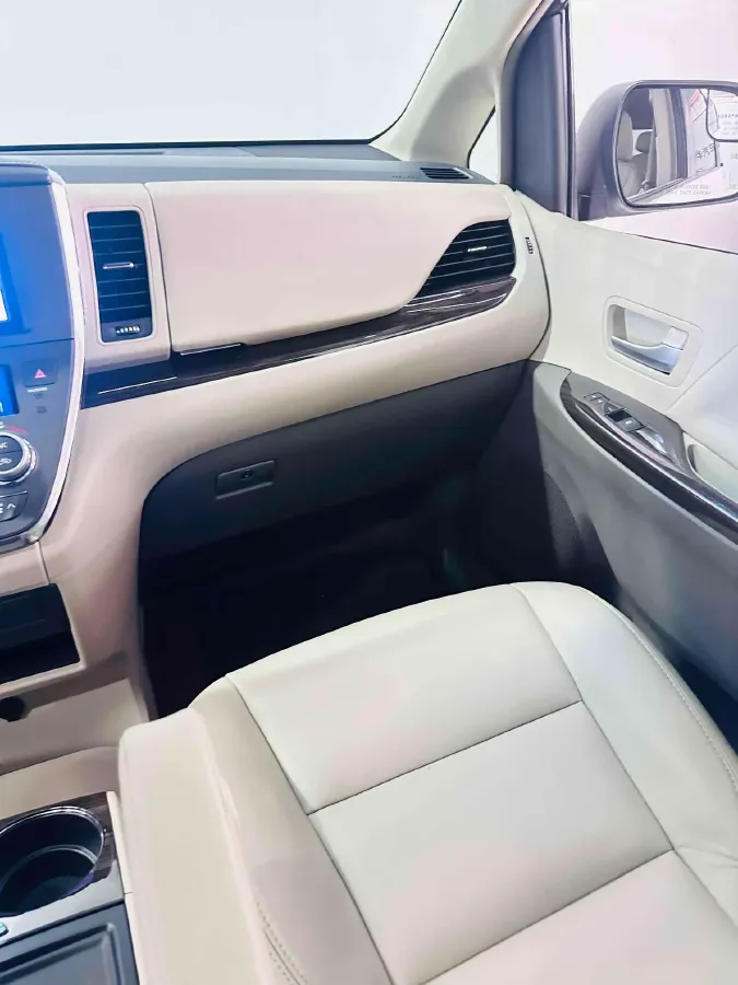 2015 Toyota Sienna 3.5L 269HP V6 6AT,autocango,china used car exporter,china ev exporter,chinese used car exporter,chinese used ev exporter