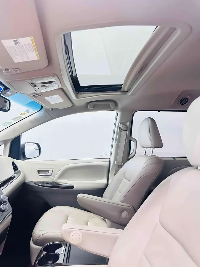 2015 Toyota Sienna 3.5L 269HP V6 6AT,autocango,china used car exporter,china ev exporter,chinese used car exporter,chinese used ev exporter