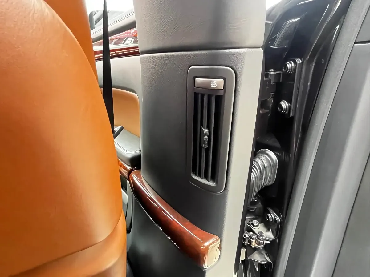 2011 Volkswagen Pheaton 4.2L 335HP V8 6AT,autocango,china used car exporter,china ev exporter,chinese used car exporter,chinese used ev exporter