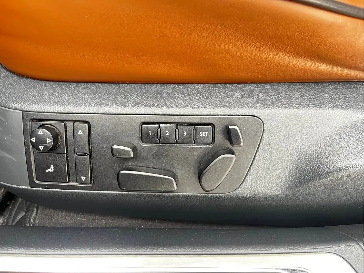 2011 Volkswagen Pheaton 4.2L 335HP V8 6AT,autocango,china used car exporter,china ev exporter,chinese used car exporter,chinese used ev exporter