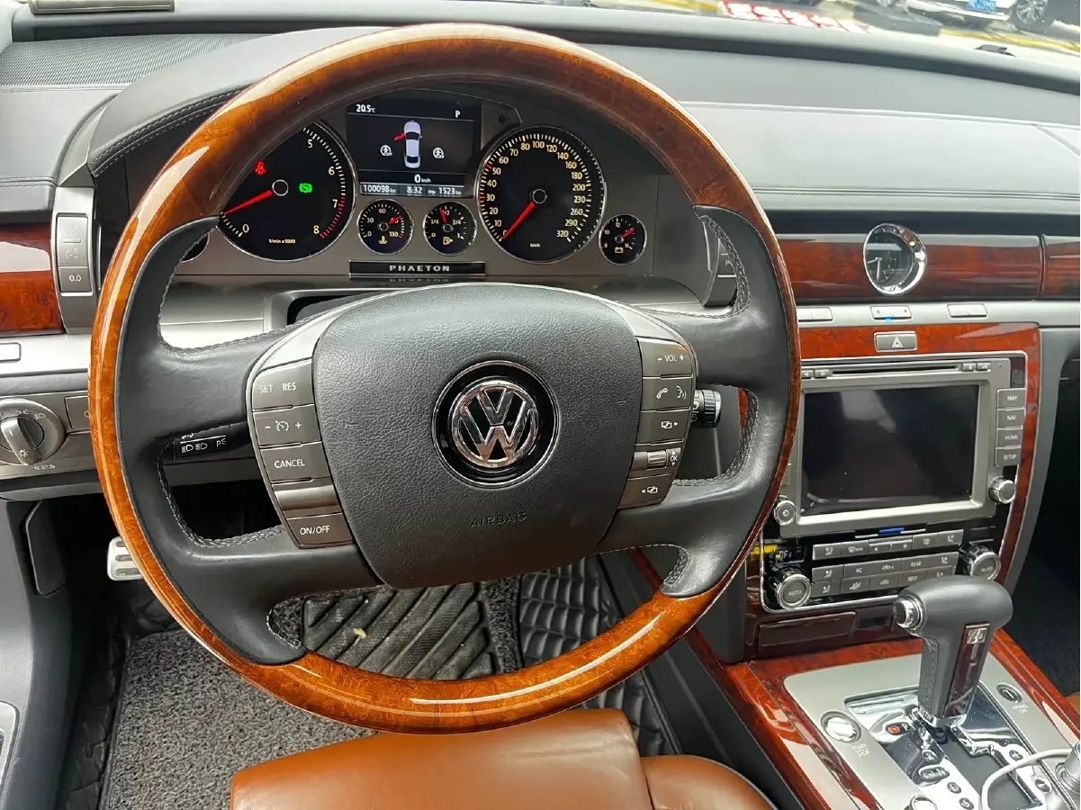 2011 Volkswagen Pheaton 4.2L 335HP V8 6AT,autocango,china used car exporter,china ev exporter,chinese used car exporter,chinese used ev exporter