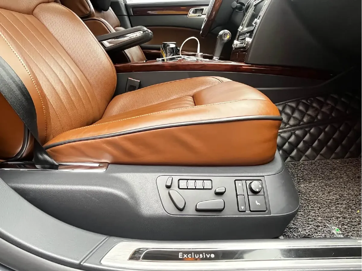 2011 Volkswagen Pheaton 4.2L 335HP V8 6AT,autocango,china used car exporter,china ev exporter,chinese used car exporter,chinese used ev exporter