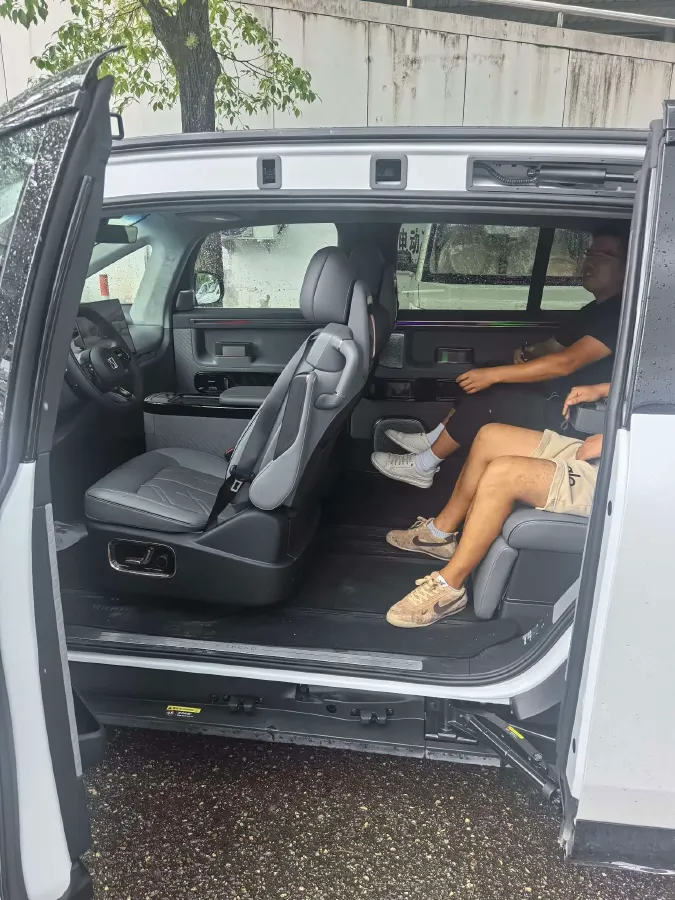 2025 Zeekr MIX BEV 102KWH,autocango,china used car exporter,china ev exporter,chinese used car exporter,chinese used ev exporter