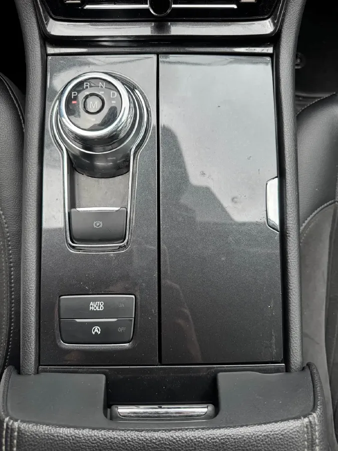 2019 Ford Taurus 2.0T 245HP L4 8AT,autocango,china used car exporter,china ev exporter,chinese used car exporter,chinese used ev exporter