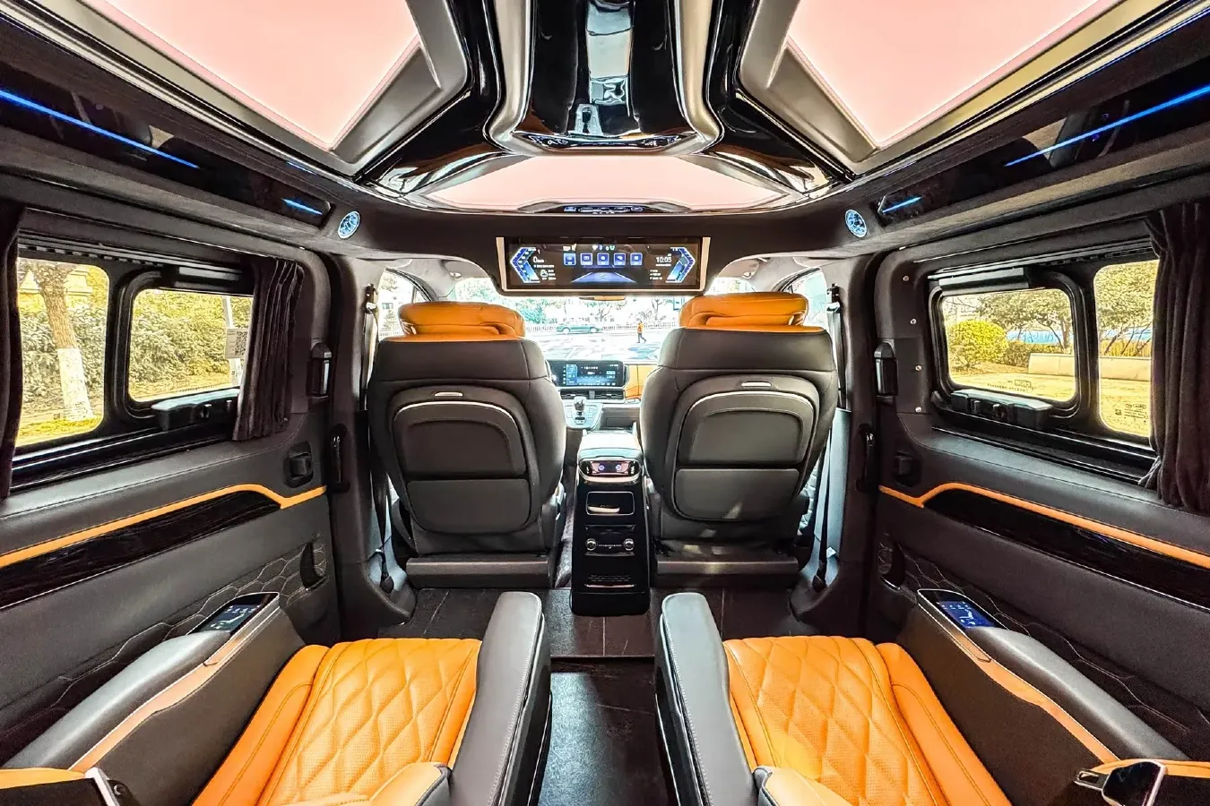 2024 Ford Tourneo 2.0T 220HP L4 9AT,autocango,china used car exporter,china ev exporter,chinese used car exporter,chinese used ev exporter