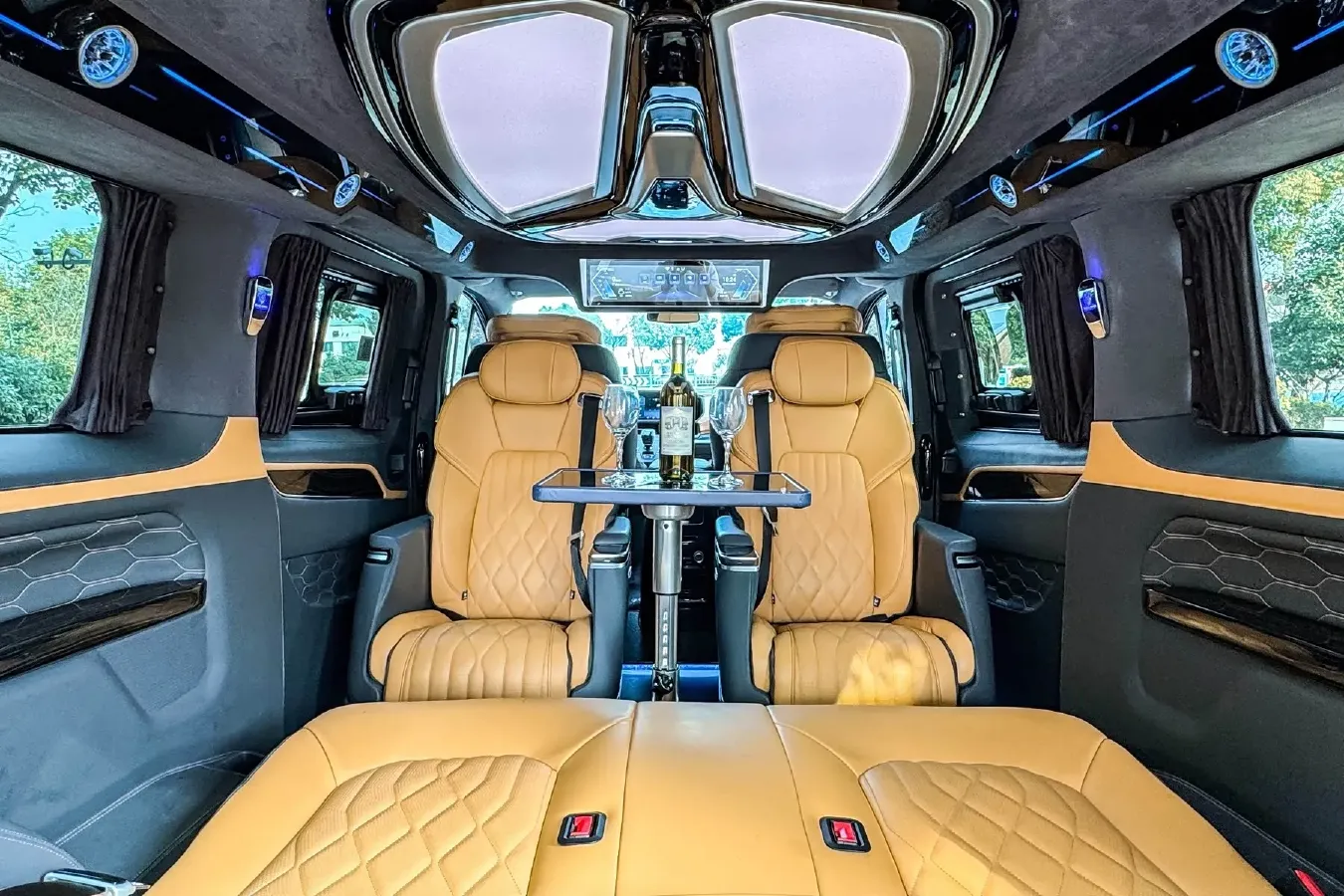 2024 Ford Tourneo 2.0T 220HP L4 9AT,autocango,china used car exporter,china ev exporter,chinese used car exporter,chinese used ev exporter