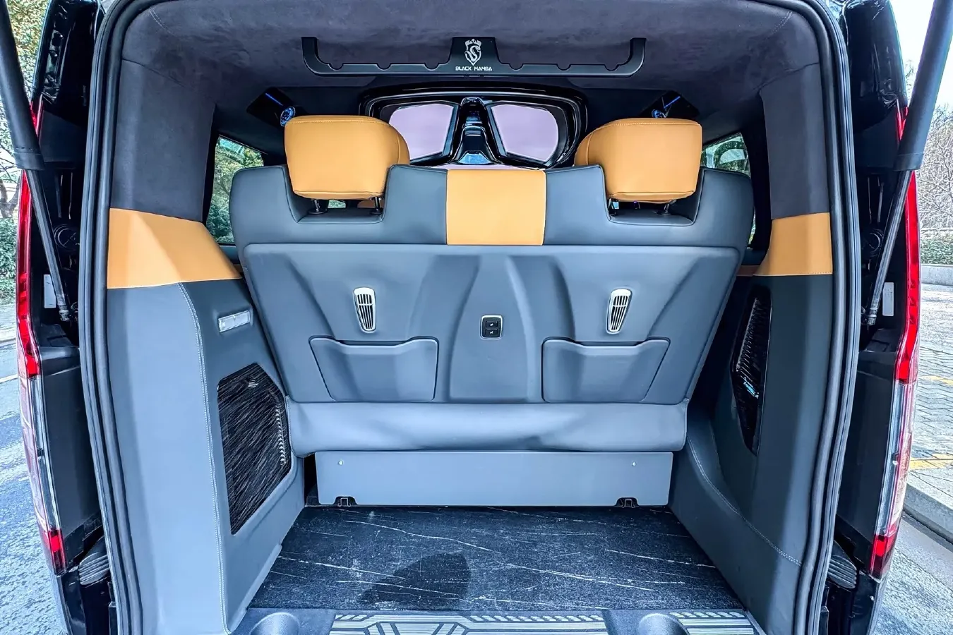 2024 Ford Tourneo 2.0T 220HP L4 9AT,autocango,china used car exporter,china ev exporter,chinese used car exporter,chinese used ev exporter