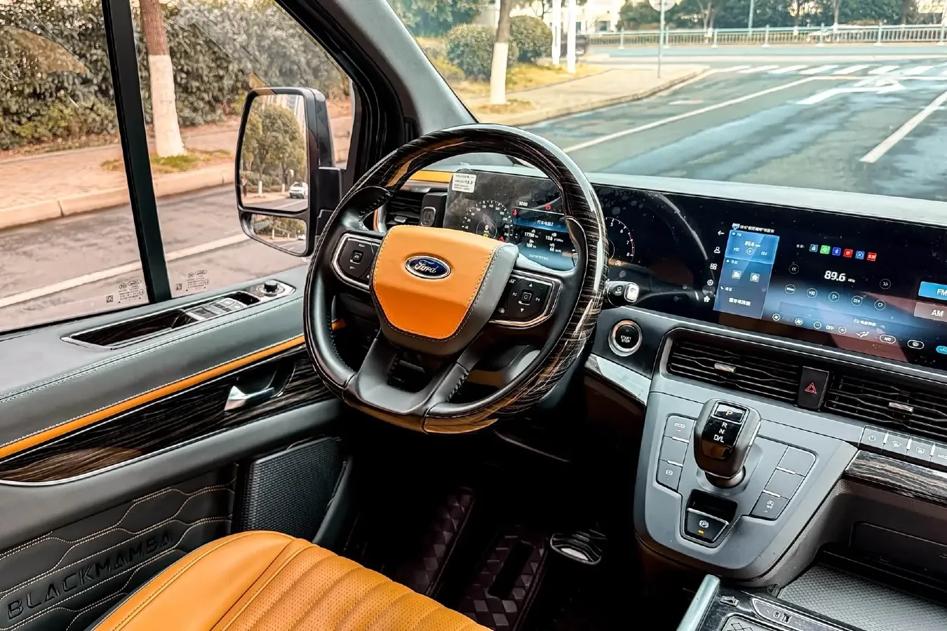 2024 Ford Tourneo 2.0T 220HP L4 9AT,autocango,china used car exporter,china ev exporter,chinese used car exporter,chinese used ev exporter