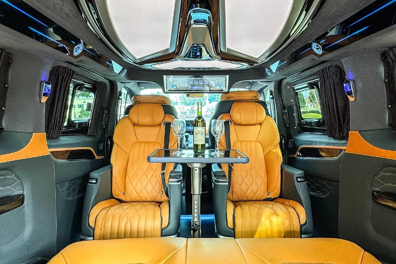 2024 Ford Tourneo 2.0T 220HP L4 9AT,autocango,china used car exporter,china ev exporter,chinese used car exporter,chinese used ev exporter