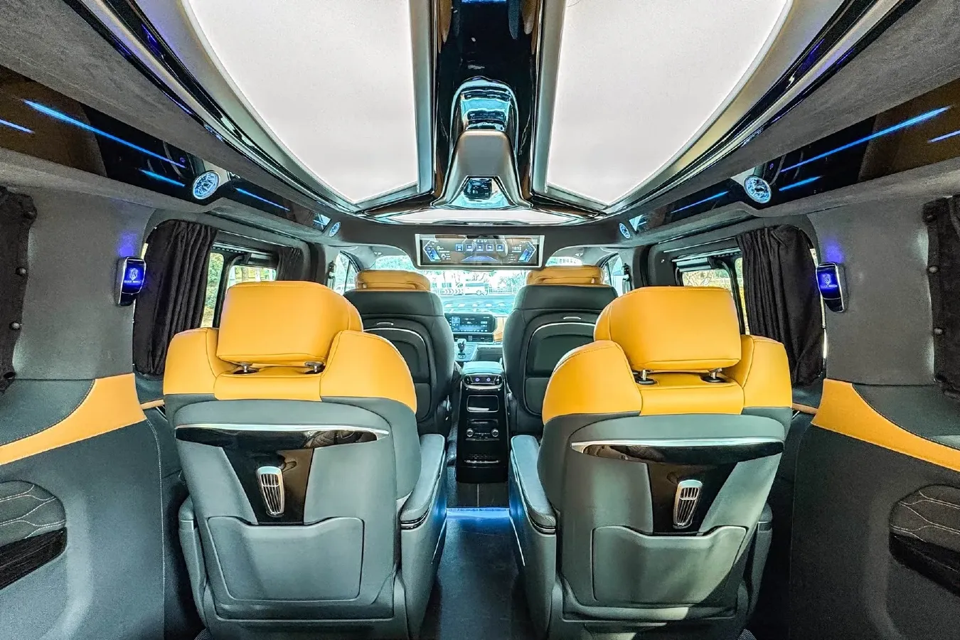 2024 Ford Tourneo 2.0T 220HP L4 9AT,autocango,china used car exporter,china ev exporter,chinese used car exporter,chinese used ev exporter