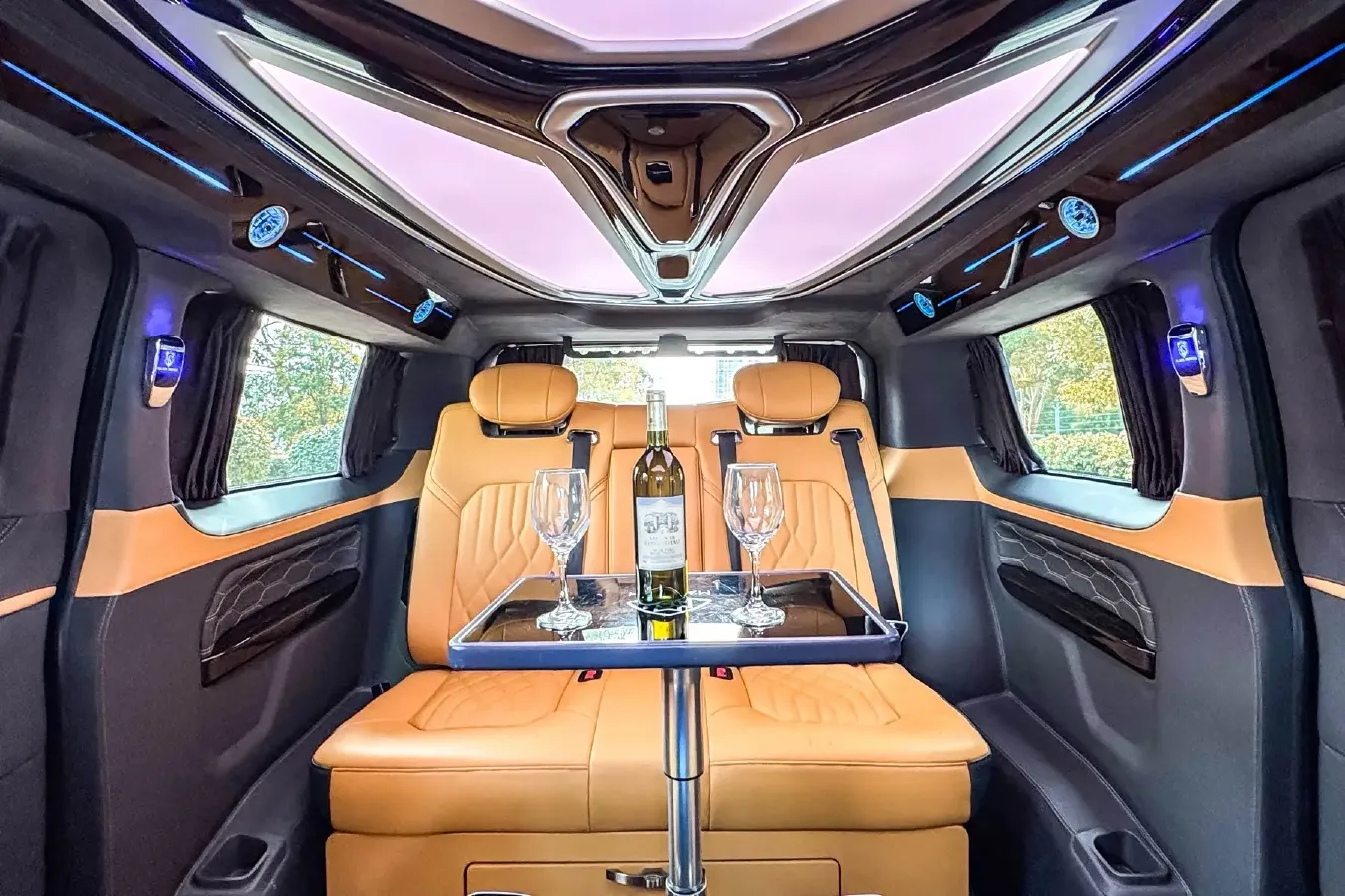 2024 Ford Tourneo 2.0T 220HP L4 9AT,autocango,china used car exporter,china ev exporter,chinese used car exporter,chinese used ev exporter