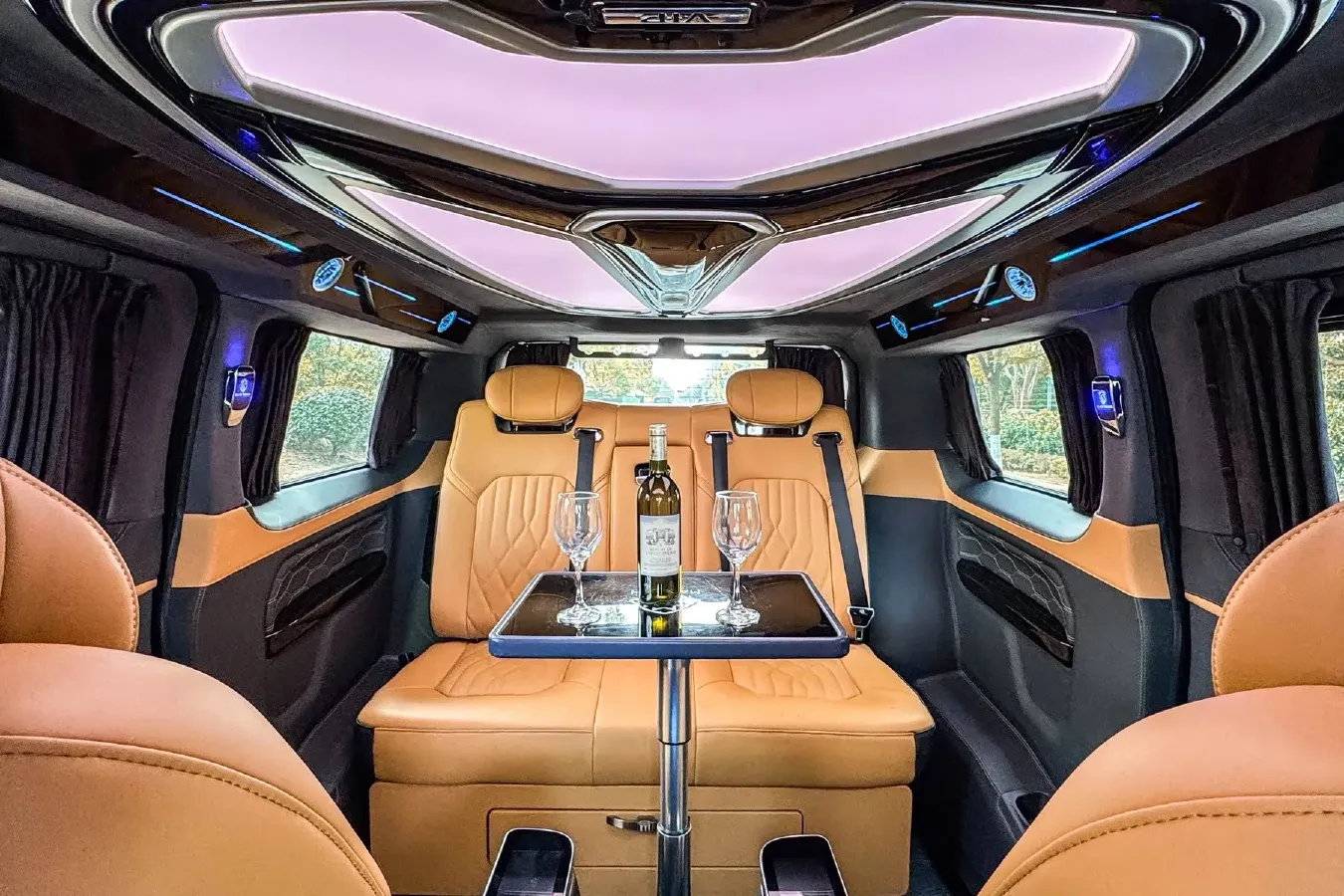 2024 Ford Tourneo 2.0T 220HP L4 9AT,autocango,china used car exporter,china ev exporter,chinese used car exporter,chinese used ev exporter