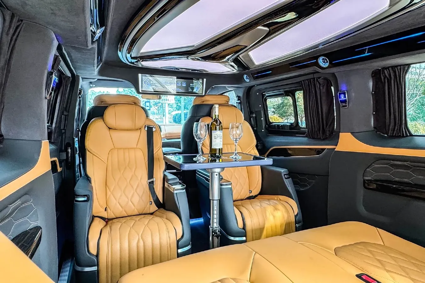 2024 Ford Tourneo 2.0T 220HP L4 9AT,autocango,china used car exporter,china ev exporter,chinese used car exporter,chinese used ev exporter