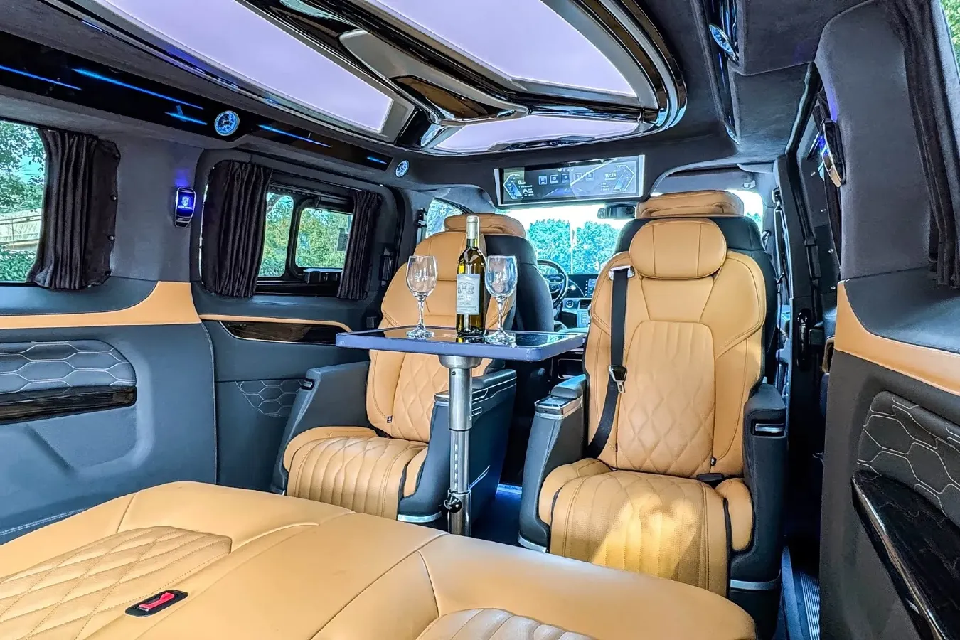 2024 Ford Tourneo 2.0T 220HP L4 9AT,autocango,china used car exporter,china ev exporter,chinese used car exporter,chinese used ev exporter