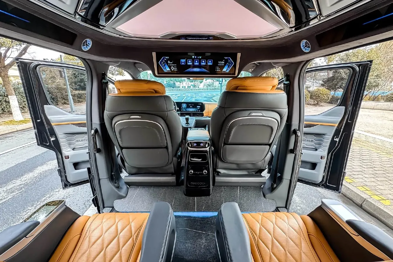 2024 Ford Tourneo 2.0T 220HP L4 9AT,autocango,china used car exporter,china ev exporter,chinese used car exporter,chinese used ev exporter