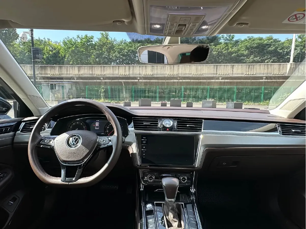 2021 Volkswagen Phideon 2.0T 224HP L4 7DCT,autocango,china used car exporter,china ev exporter,chinese used car exporter,chinese used ev exporter