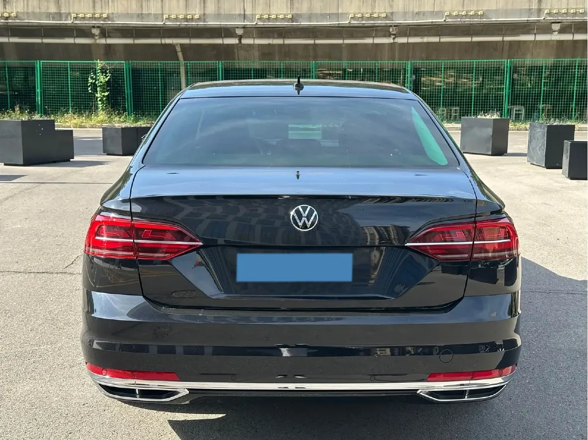 2021 Volkswagen Phideon 2.0T 224HP L4 7DCT,autocango,china used car exporter,china ev exporter,chinese used car exporter,chinese used ev exporter