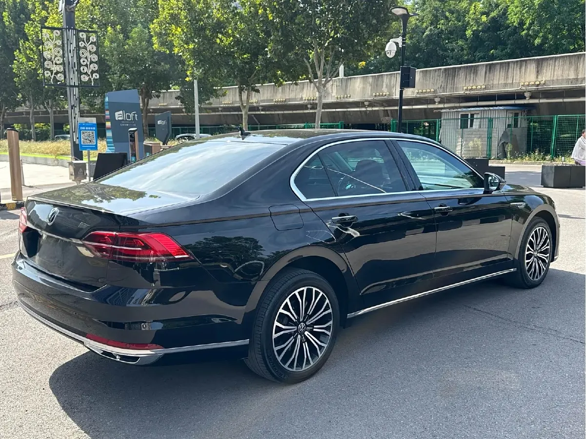 2021 Volkswagen Phideon 2.0T 224HP L4 7DCT,autocango,china used car exporter,china ev exporter,chinese used car exporter,chinese used ev exporter