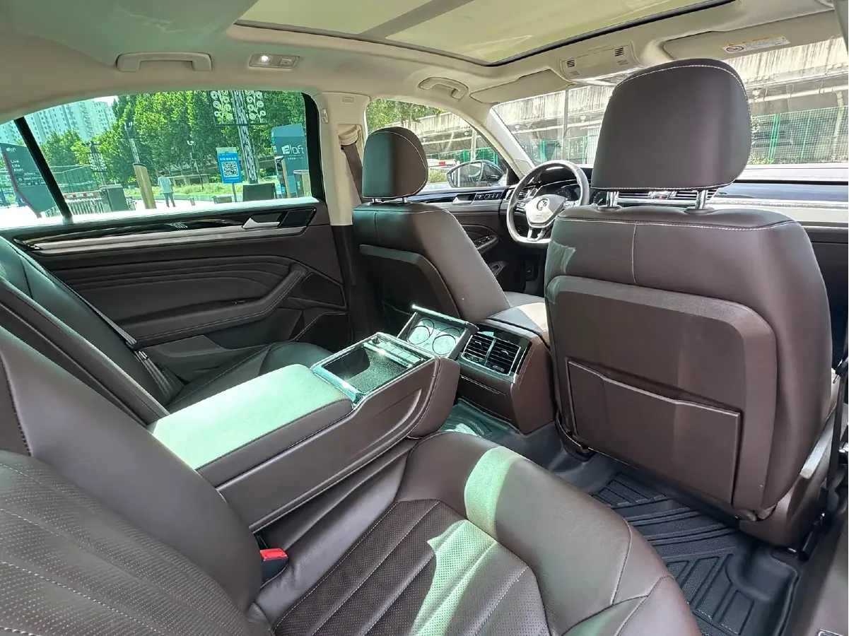 2021 Volkswagen Phideon 2.0T 224HP L4 7DCT,autocango,china used car exporter,china ev exporter,chinese used car exporter,chinese used ev exporter