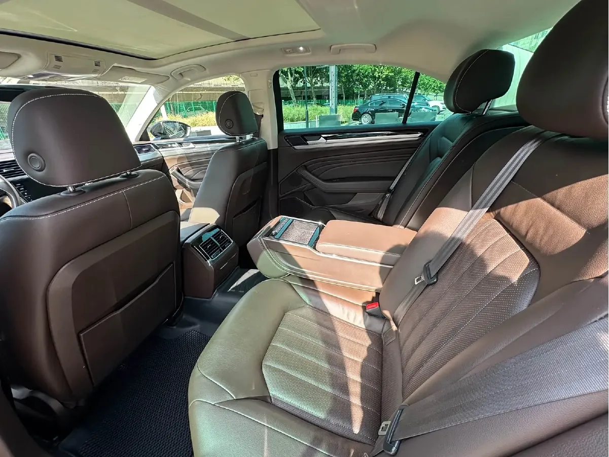 2021 Volkswagen Phideon 2.0T 224HP L4 7DCT,autocango,china used car exporter,china ev exporter,chinese used car exporter,chinese used ev exporter