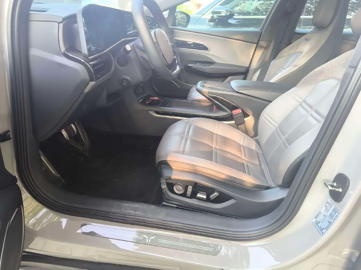 2024 HongQi EH7 BEV 111KWH,autocango,china used car exporter,china ev exporter,chinese used car exporter,chinese used ev exporter