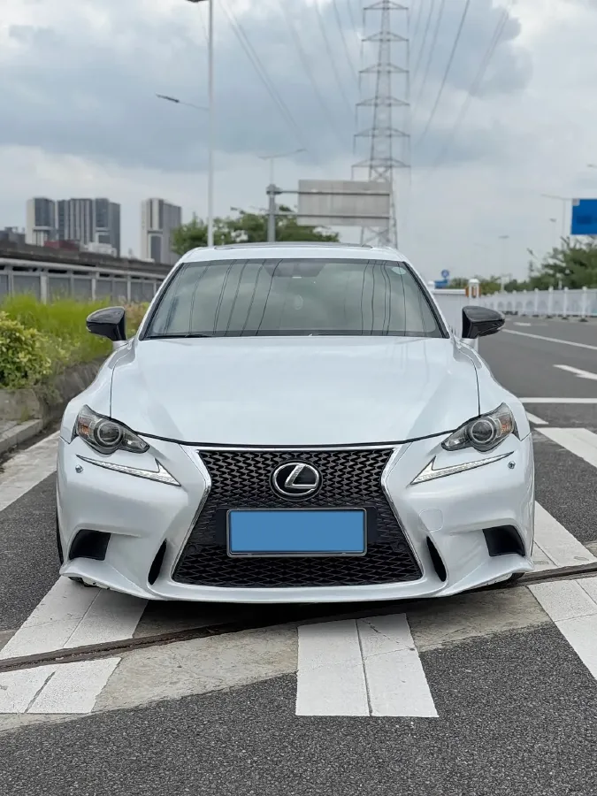 2013 Lexus IS 2.5L 208HP V6 6AT,autocango,china used car exporter,china ev exporter,chinese used car exporter,chinese used ev exporter