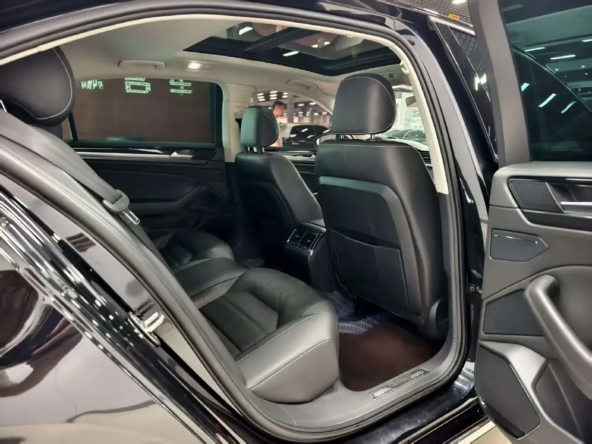 2018 Volkswagen Phideon 2.0T 224HP L4 7DCT,autocango,china used car exporter,china ev exporter,chinese used car exporter,chinese used ev exporter